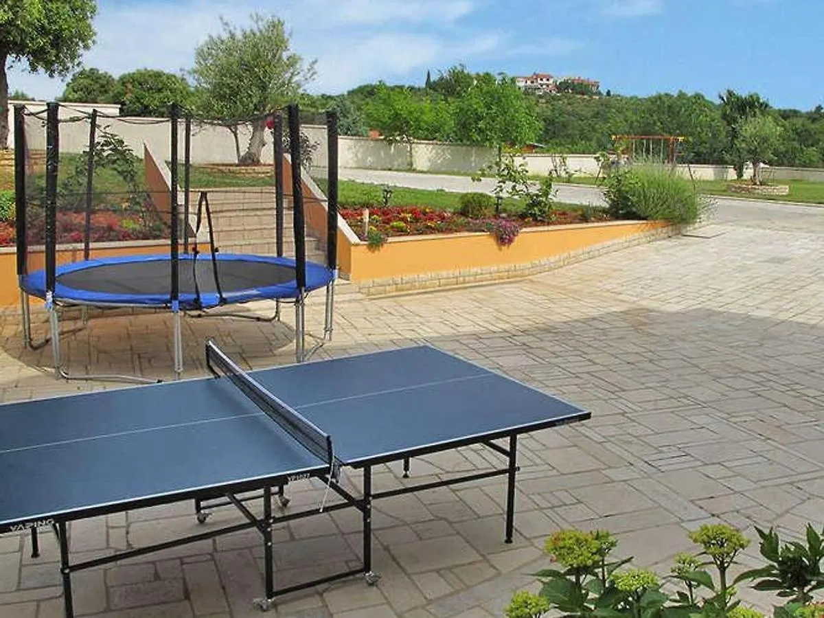 Welcoming Mobile Home In Banjole With Swimming Pool Hırvatistan