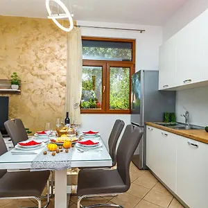 Apartment Kiki 150 Meters To The Beach, Banjole